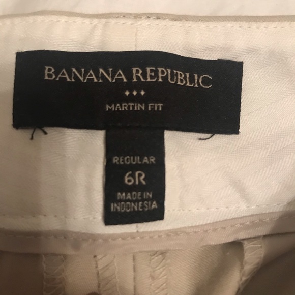 Banana Republic khaki Martin fit - Picture 2 of 2